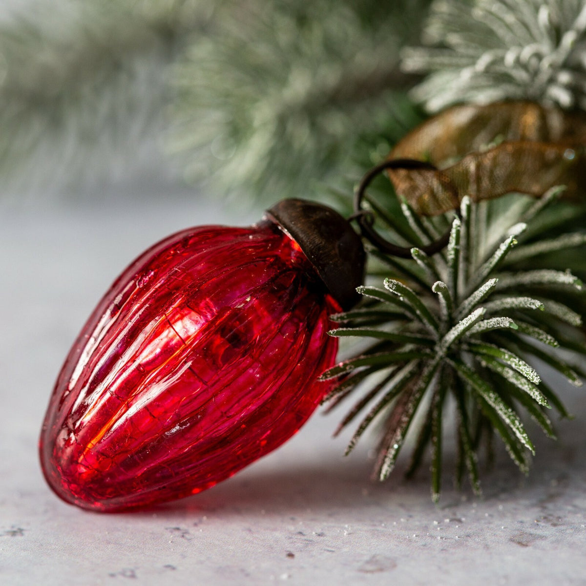 6 Pack Small Glass Handcrafted Baubles Premium Traditional Christmas Tree Craft - Set of 6 Small Red Crackle Glass Pinecones