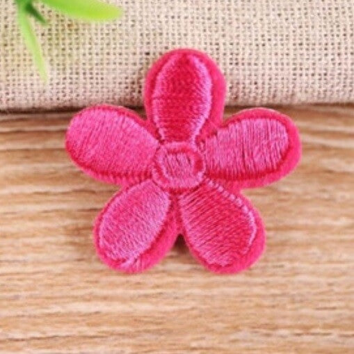 Daisy Flower Embroidered Patch Applique Customise Clothing Patches 3cm Diameter - Fuchsia Pink