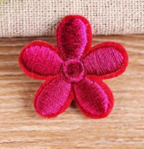 Daisy Flower Embroidered Patch Applique Customise Clothing Patches 3cm Diameter - Raspberry Pink