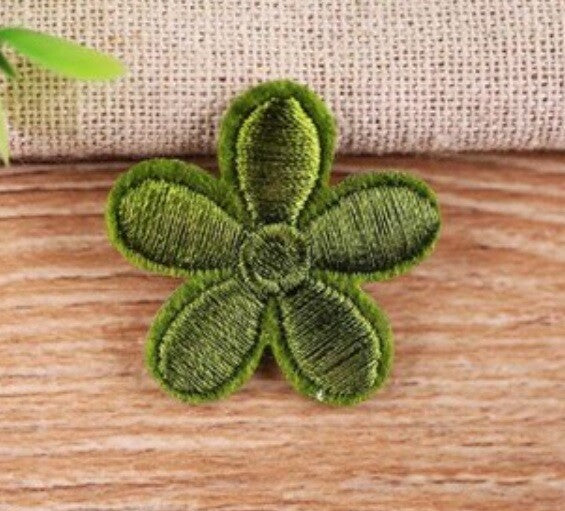 Daisy Flower Embroidered Patch Applique Customise Clothing Patches 3cm Diameter - Sage Green