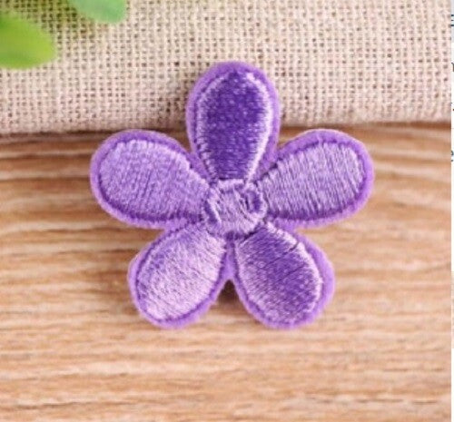 Daisy Flower Embroidered Patch Applique Customise Clothing Patches 3cm Diameter - Lilac