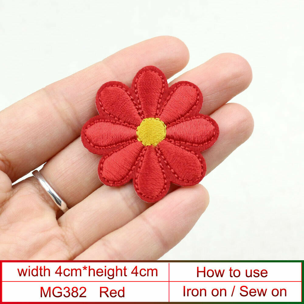 Daisy Flower Embroidered Patch Applique Customise Clothing Iron on Patches 4cm - Red