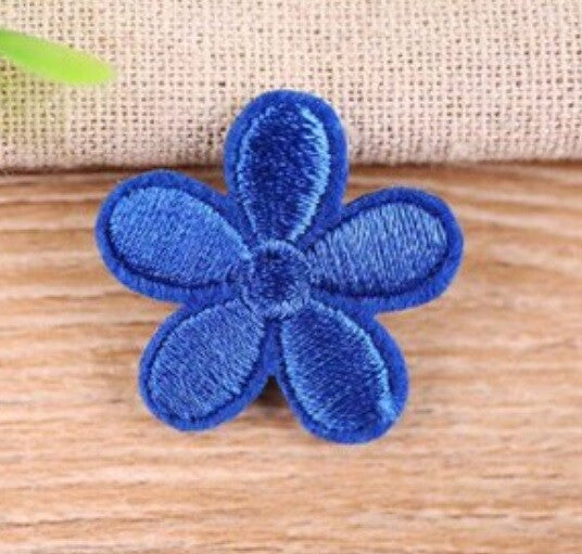 Daisy Flower Embroidered Patch Applique Customise Clothing Patches 3cm Diameter - Blue