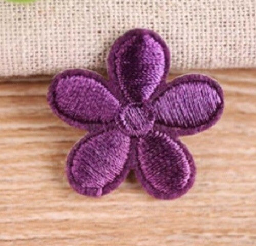 Daisy Flower Embroidered Patch Applique Customise Clothing Patches 3cm Diameter - Purple