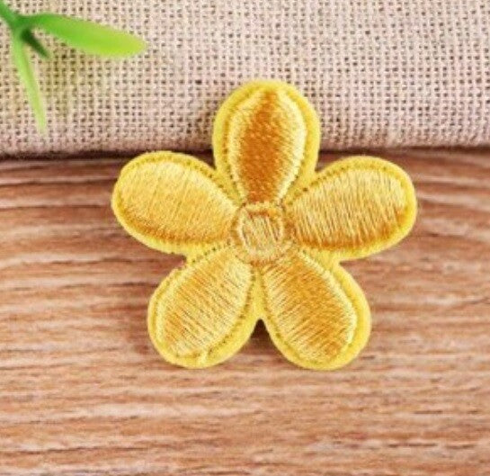 Daisy Flower Embroidered Patch Applique Customise Clothing Patches 3cm Diameter - Yellow