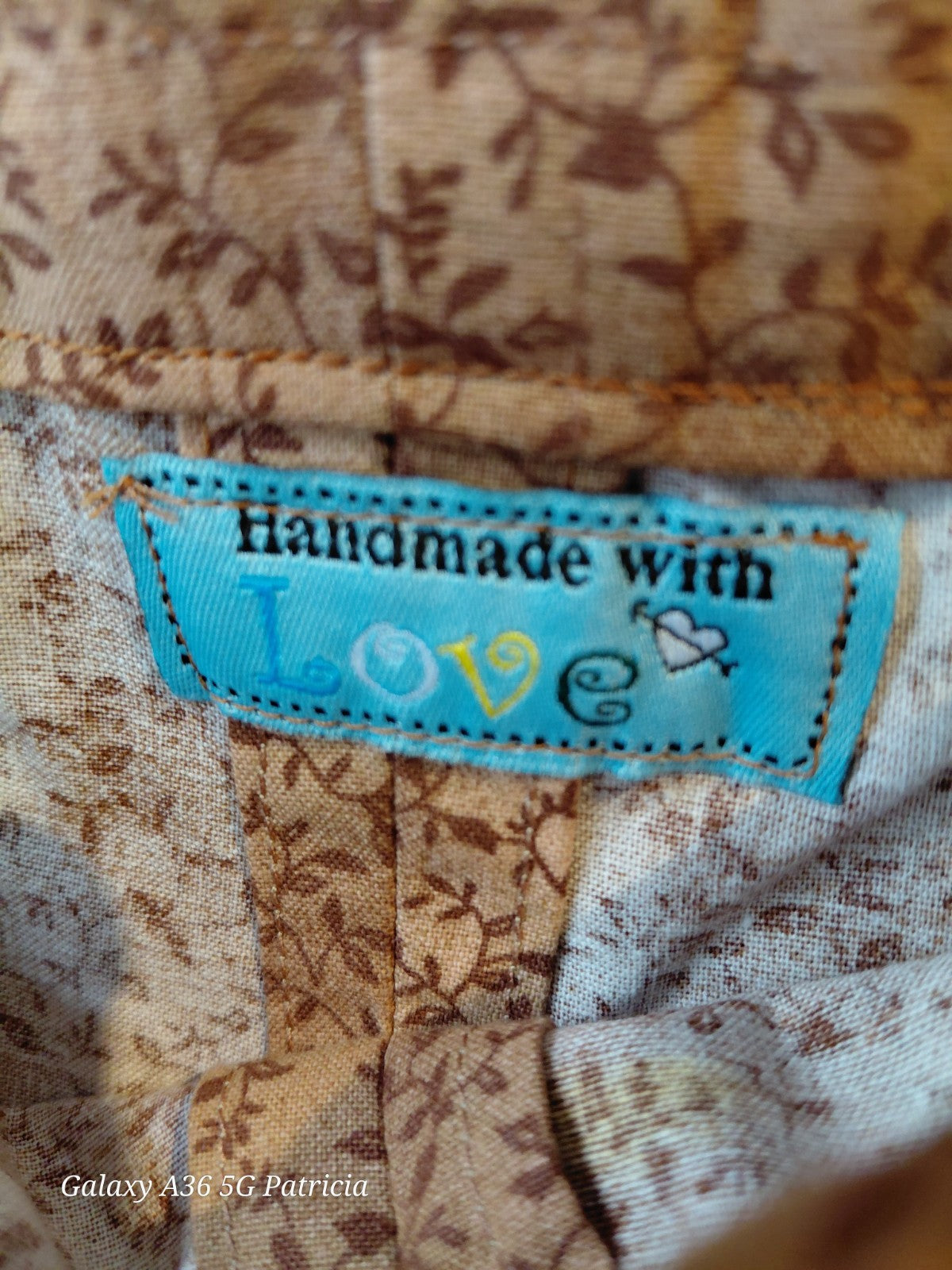 Fabric Labels 'Hand Made With Love' Sew On Garment Clothing Label Tags 50x25mm