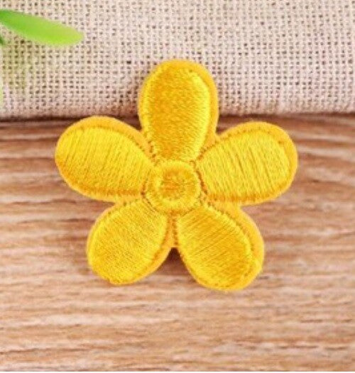 Daisy Flower Embroidered Patch Applique Customise Clothing Patches 3cm Diameter - Bright Yellow