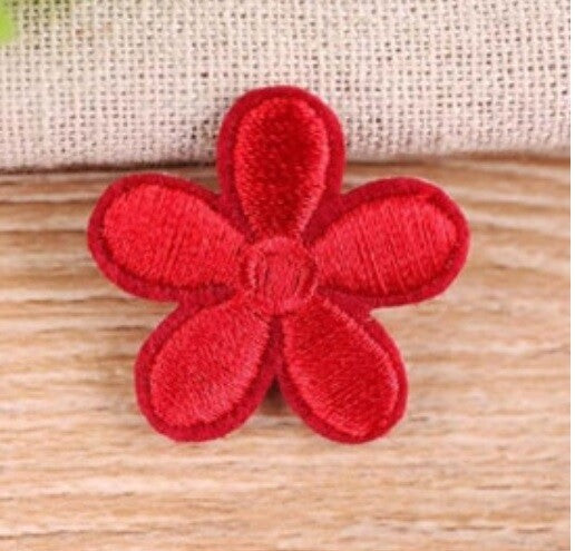 Daisy Flower Embroidered Patch Applique Customise Clothing Patches 3cm Diameter - Deep Red
