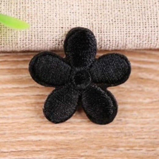 Daisy Flower Embroidered Patch Applique Customise Clothing Patches 3cm Diameter - Black