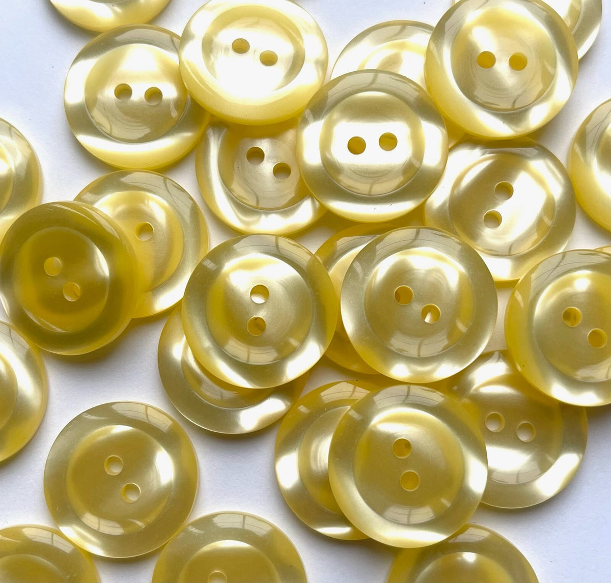 Pearlised Easy Match Dish Buttons Pearl Effect - Sizes: 11.5mm/15mm/18mm/20mm - Lemon