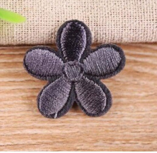 Daisy Flower Embroidered Patch Applique Customise Clothing Patches 3cm Diameter - Dark Grey
